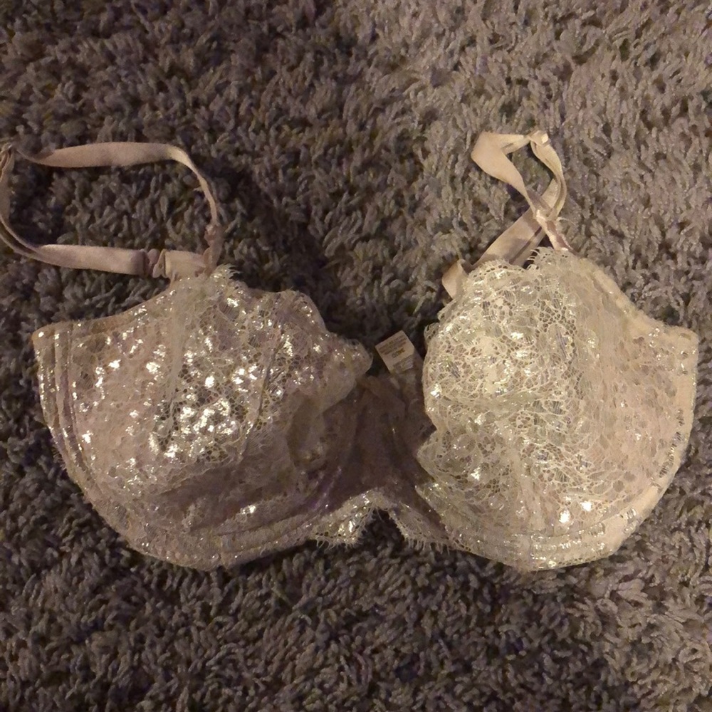 2 lacy Victoria’s Secret bras